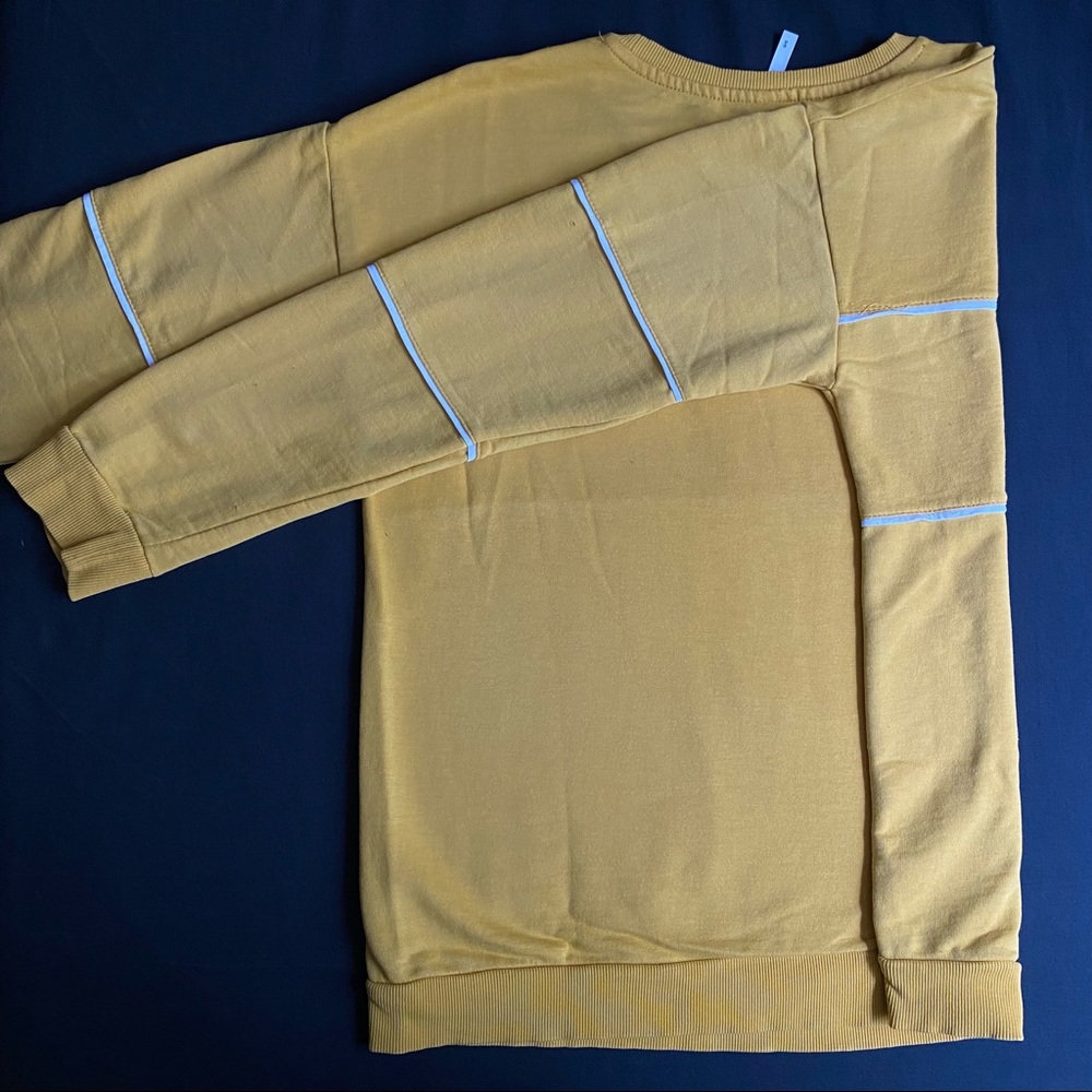 Yellow sweatshirt - Picture 5 of 6